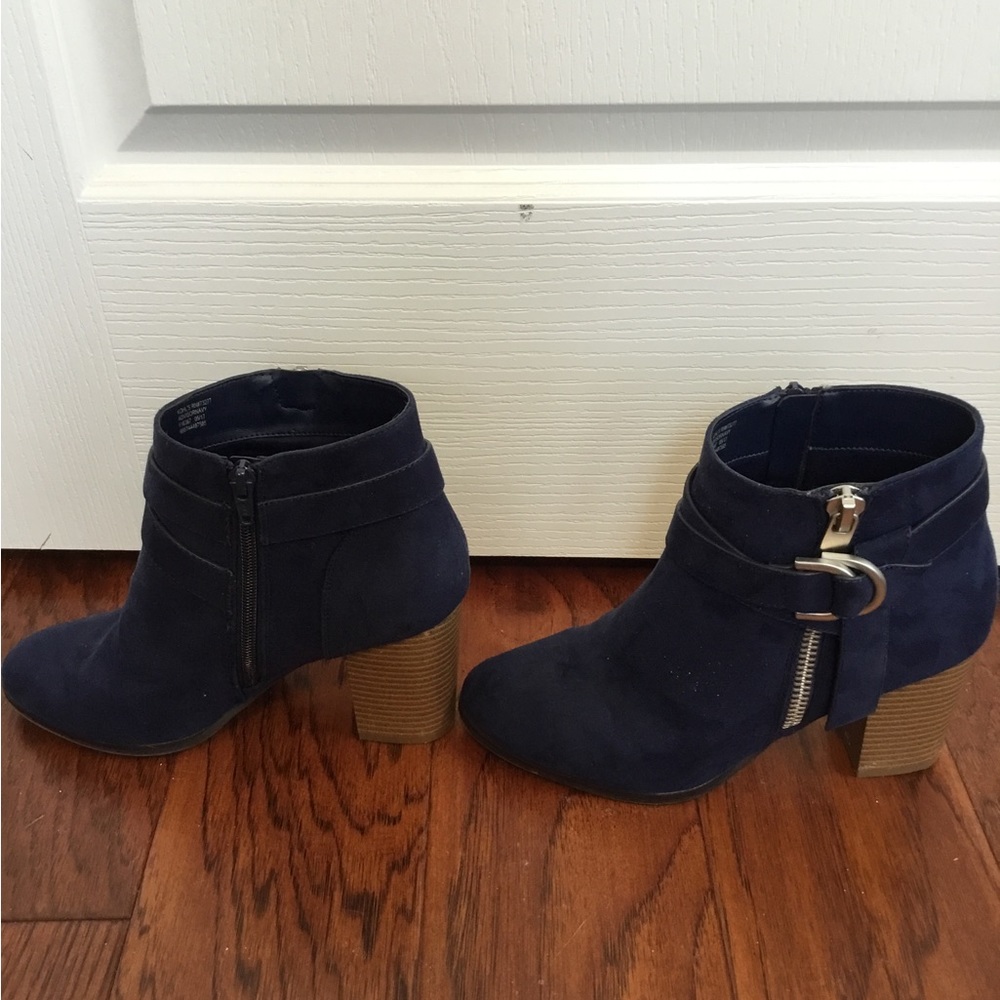Apt 9 Women’s Blue Suede Short Boot Size 8.5 med